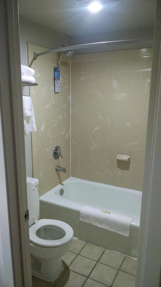 Quality Inn & Suites Stuttgart North photo 38