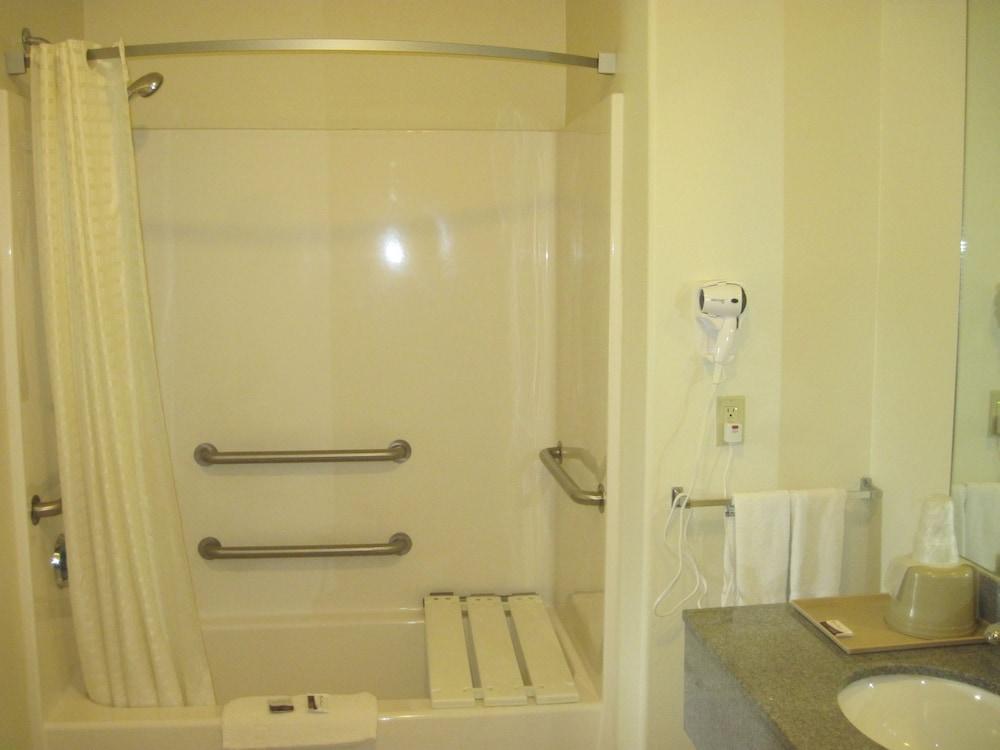 Texas Inn Weslaco photo 39