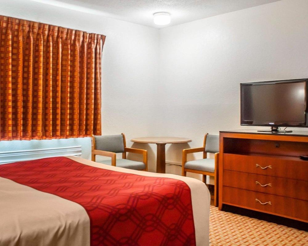 Econo Lodge Cuba I-86 photo 9