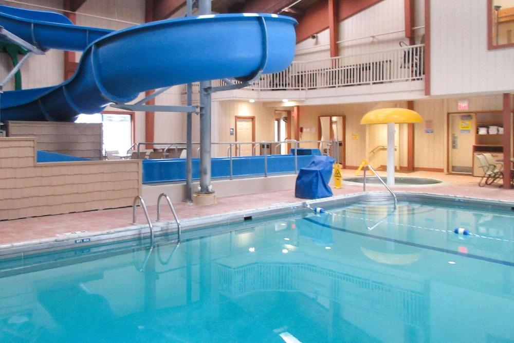 Quality Inn & Suites Detroit Lakes photo 13