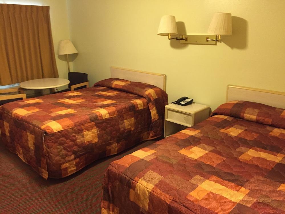 Sebring Inn photo 10