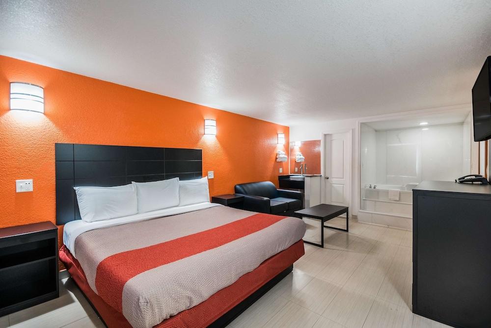 Motel 6 Houston, TX - Brookhollow photo 25