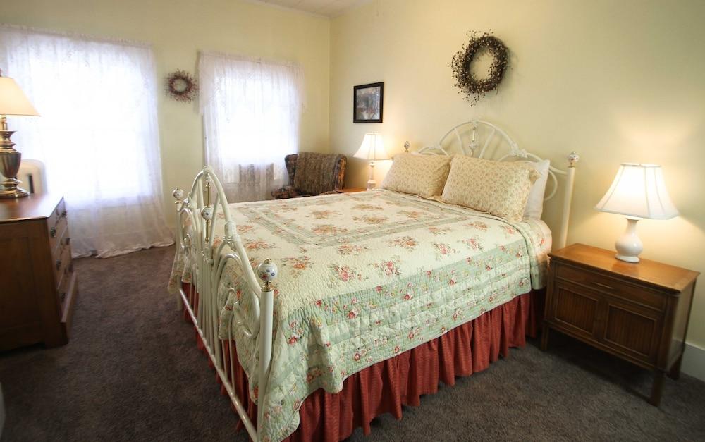 Fullerton Inn photo 14