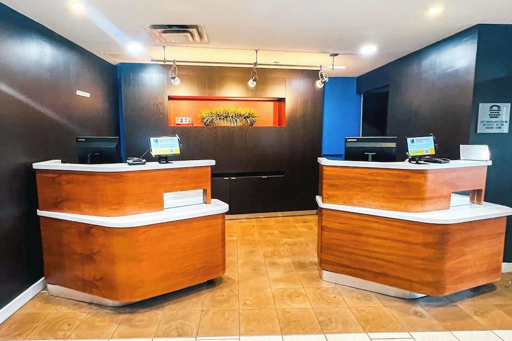 Country Inn & Suites by Radisson, Columbus-Edinburgh photo 29