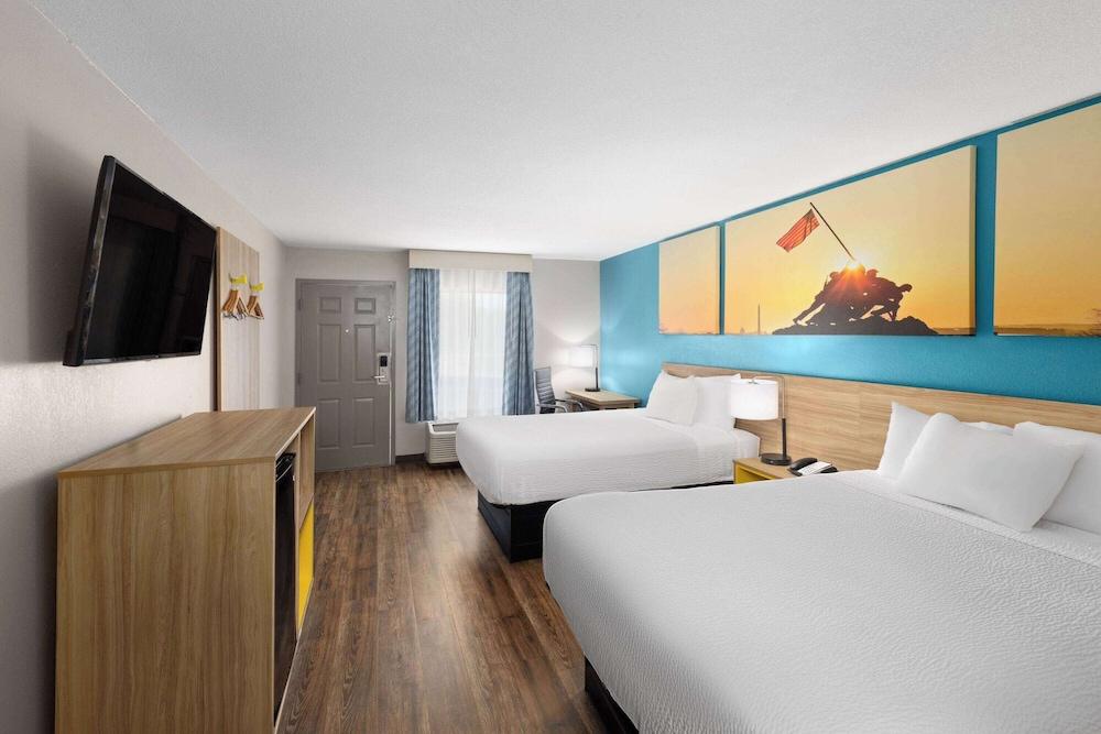 Days Inn by Wyndham Clarksville North photo 11