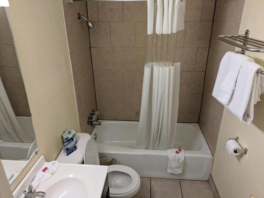 Travelodge by Wyndham Clovis photo 40