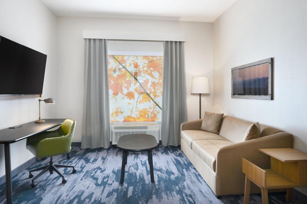 NEW - Fairfield Inn & Suites by Marriott Orlando at Millenia photo 3