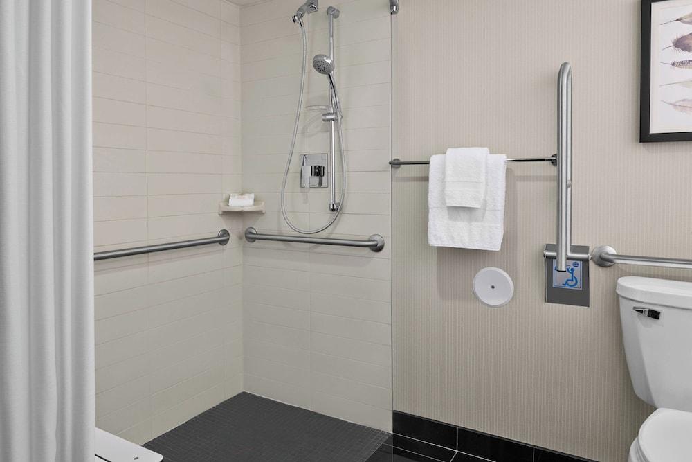 Delta Hotels by Marriott Milwaukee Northwest photo 27