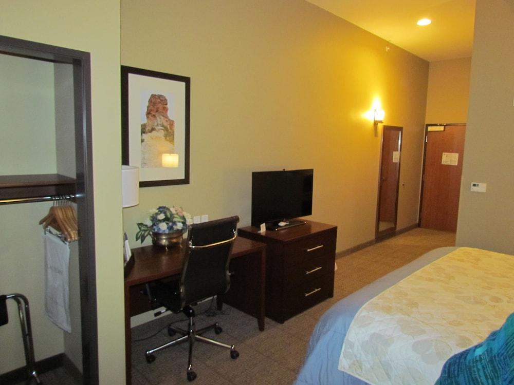 Heartland Inn and Suites photo 37