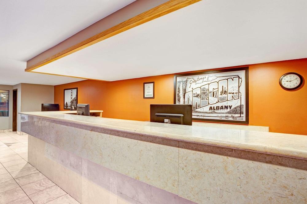 Super 8 by Wyndham Albany photo 16