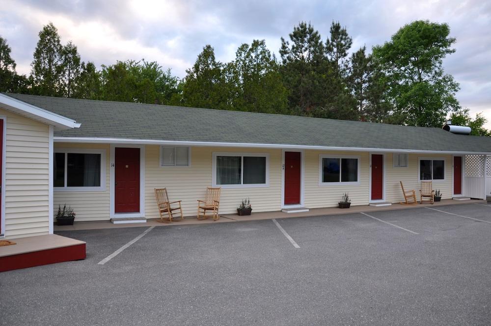 Gallagher's Travels Bar Harbor Motel & Cabins photo 20