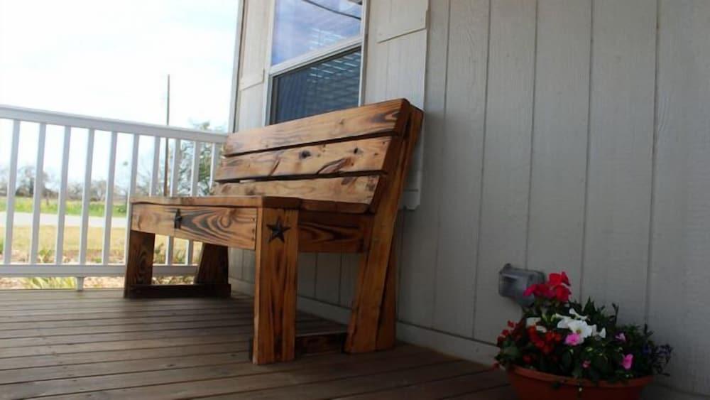 Shale Lodge Pleasanton photo 8