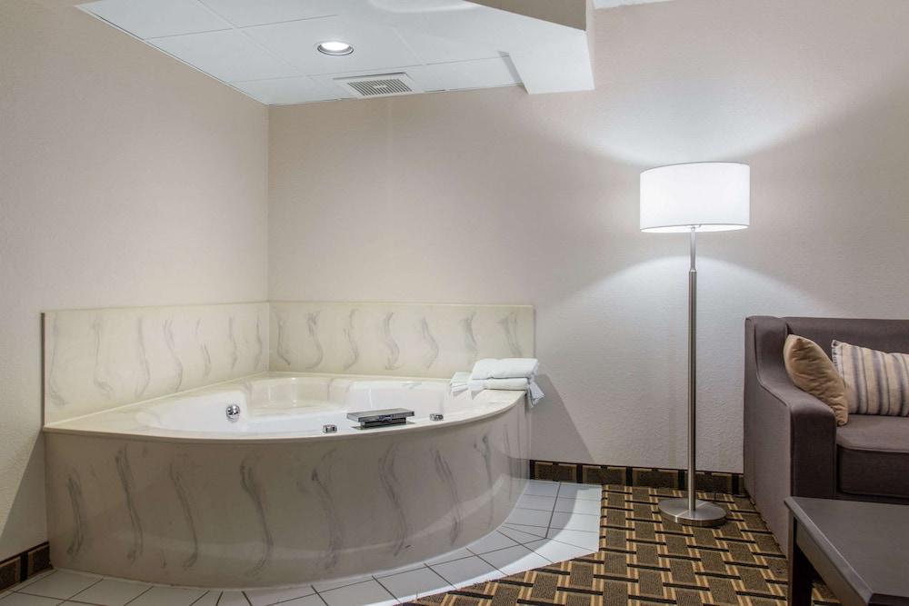 New Prague Inn & Suites photo 50