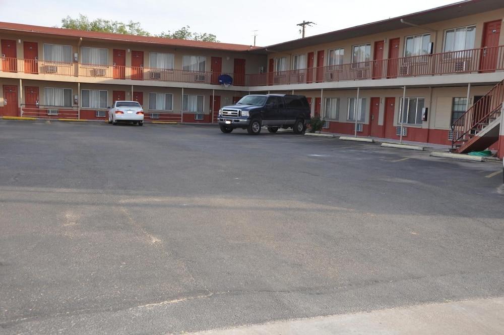 Budget Inn photo 3