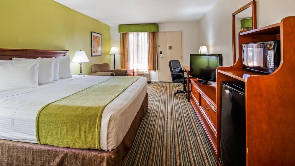 Ramada by Wyndham Savannah Gateway photo 10
