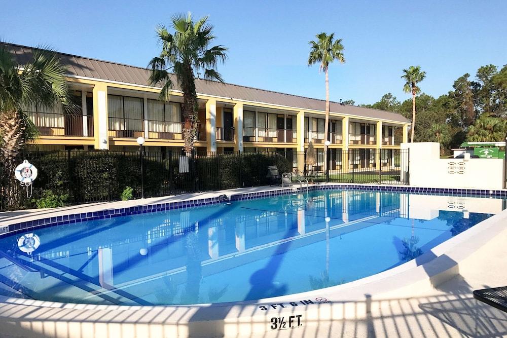 Econo Lodge Ormond Beach North - Daytona photo 1