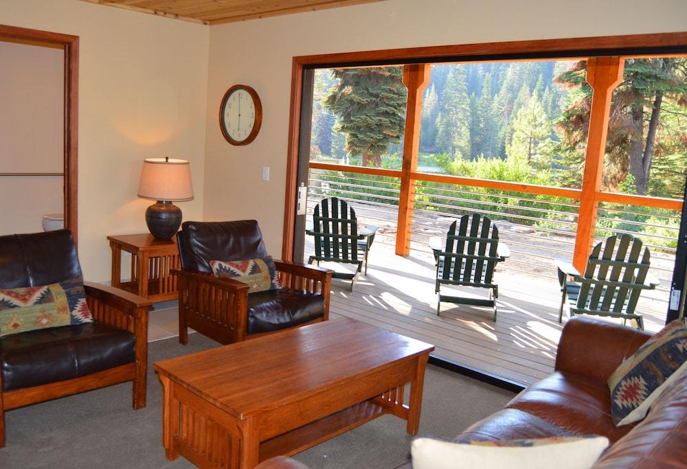 Montecito Sequoia Lodge photo 1