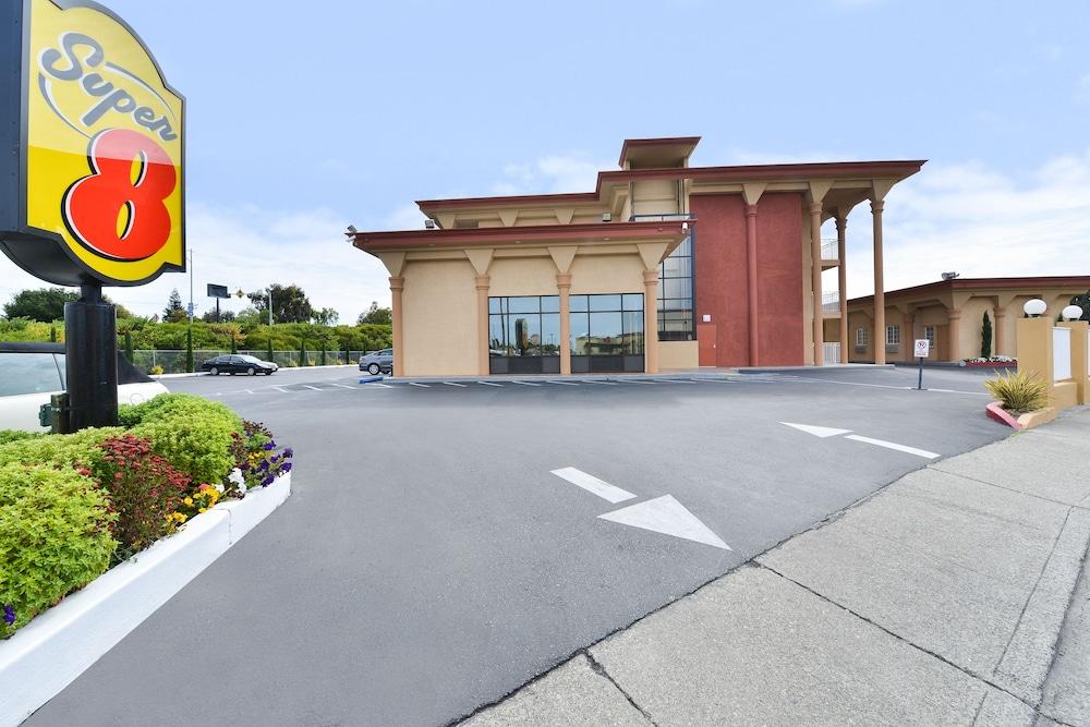 Super 8 by Wyndham Vallejo/Napa Valley photo 34