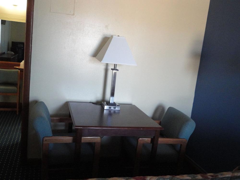 Sands Motel photo 8