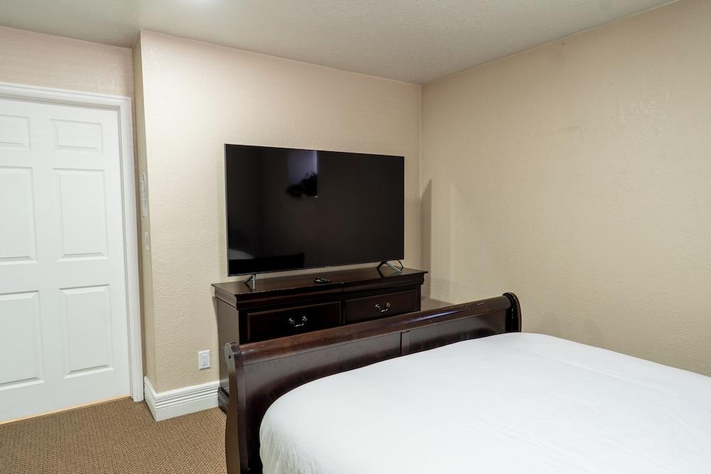 Road Creek Inn photo 65