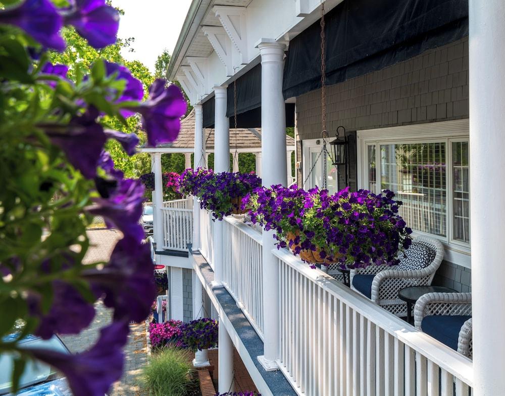 Chateau Inn and Suites photo 40