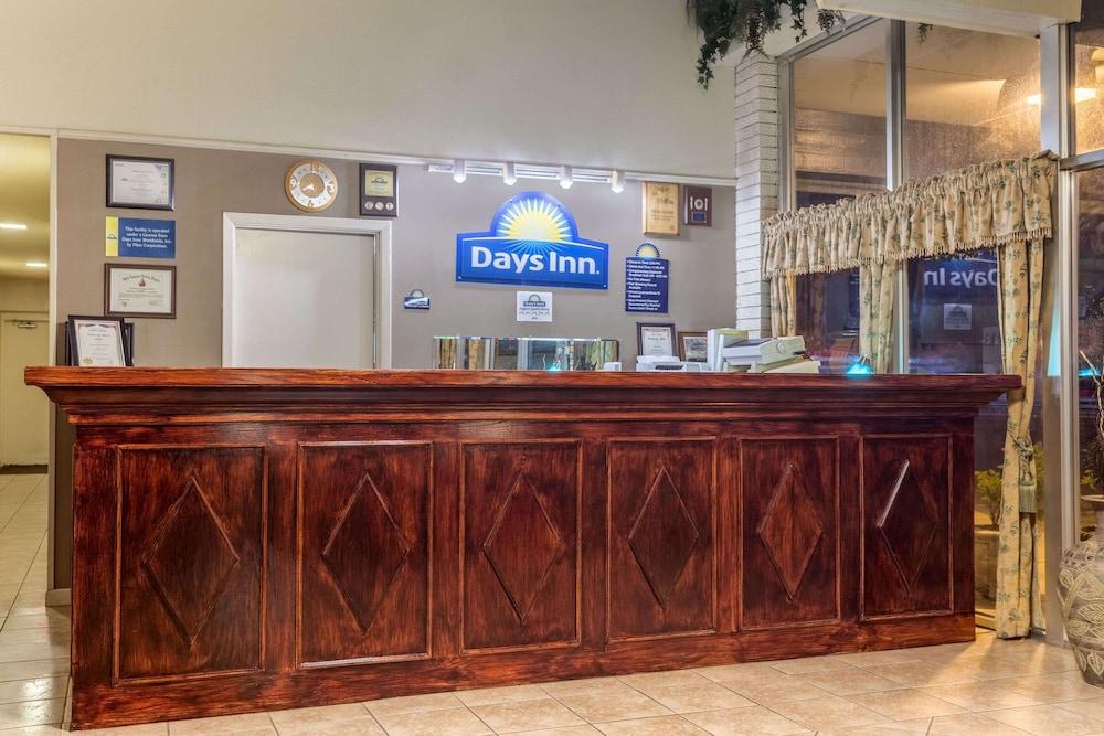 Days Inn by Wyndham Leesville photo 30