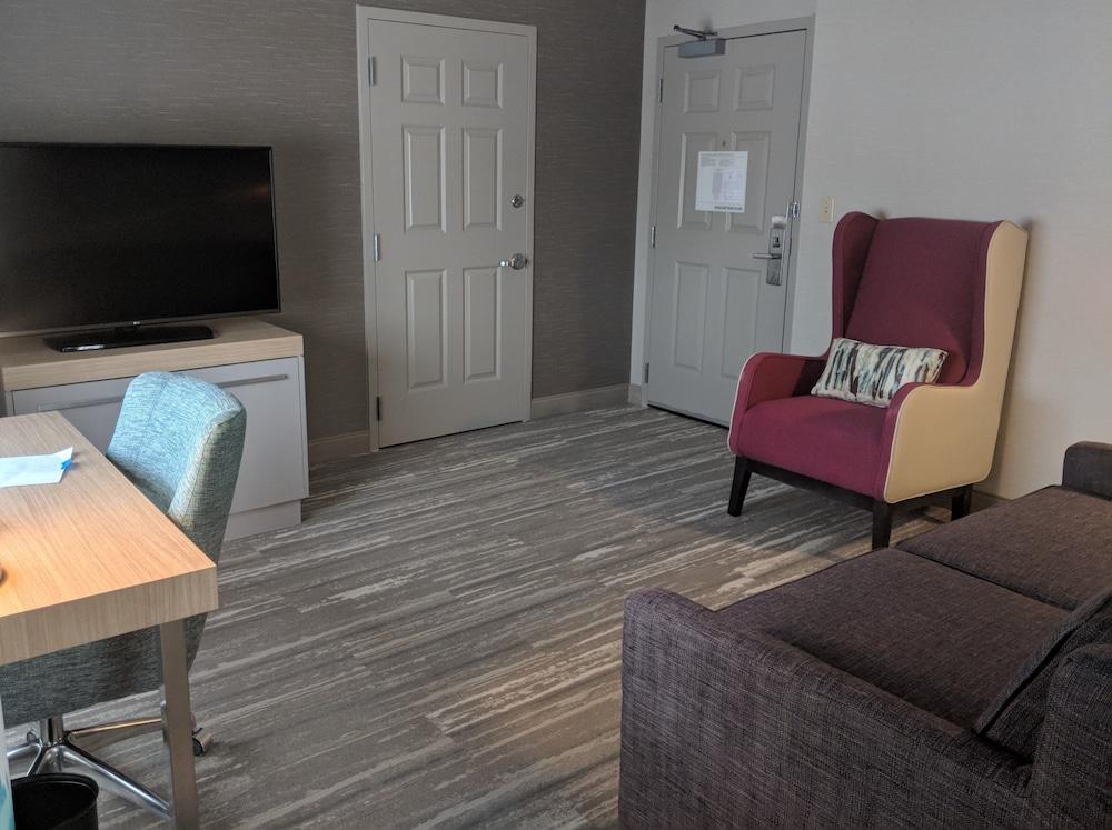 Hilton Garden Inn Chicago North Shore/Evanston photo 71