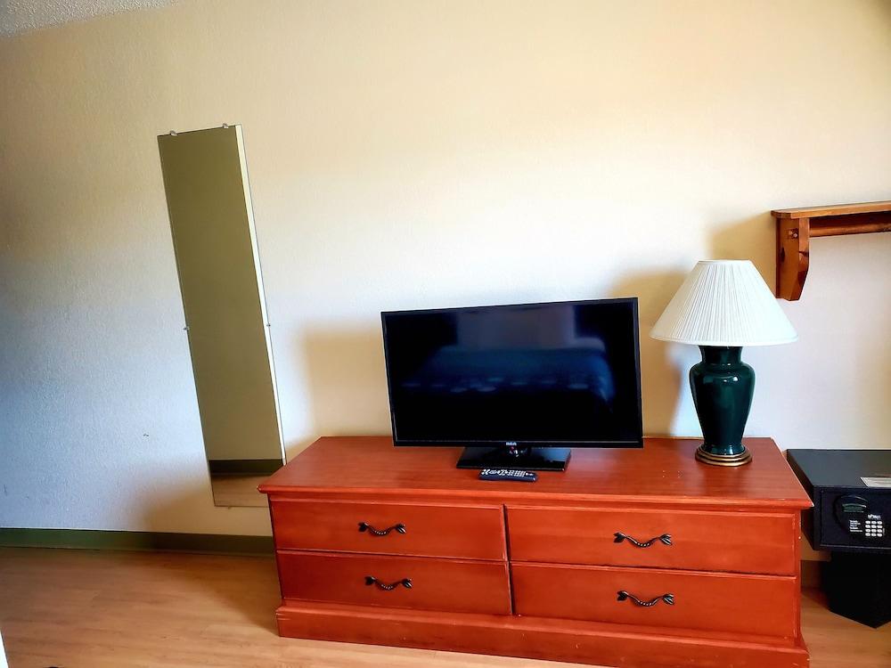 Super 8 by Wyndham Ticonderoga photo 16