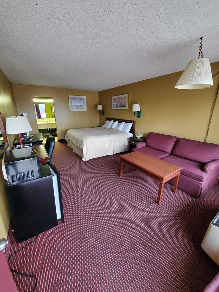 Gray Plaza Motel photo 8