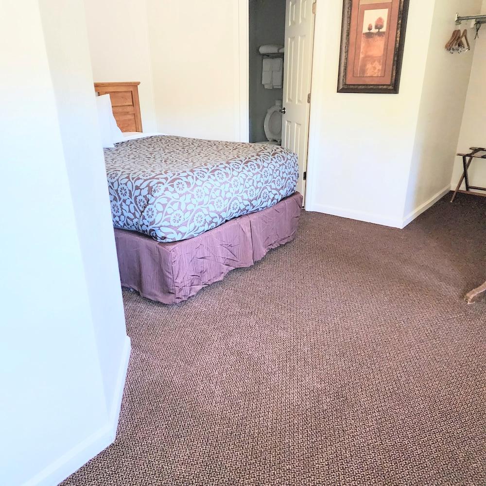 Canyon Motel photo 37
