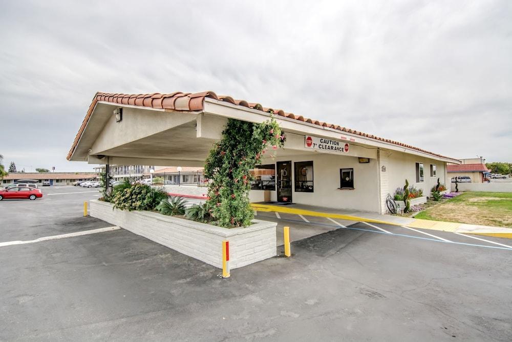 Motel 6 Manteca, CA photo 25