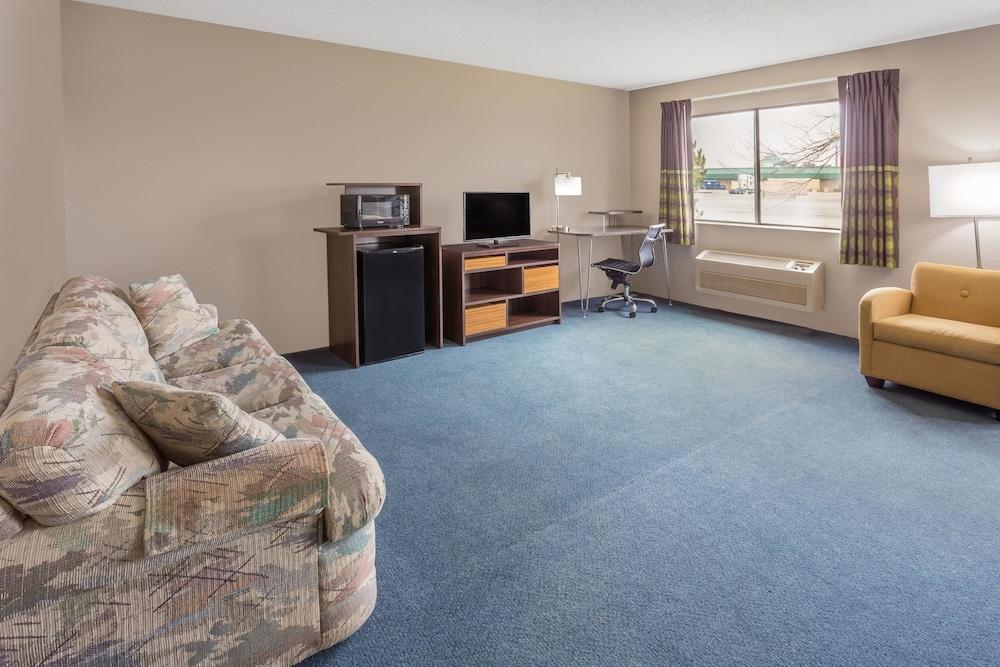 Super 8 by Wyndham Hebron Lowell Area photo 7