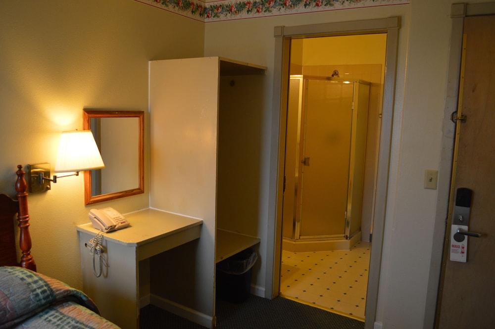 Chelsea Inn Hotel photo 11
