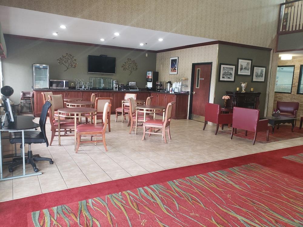 A Victory Suites Warren photo 6