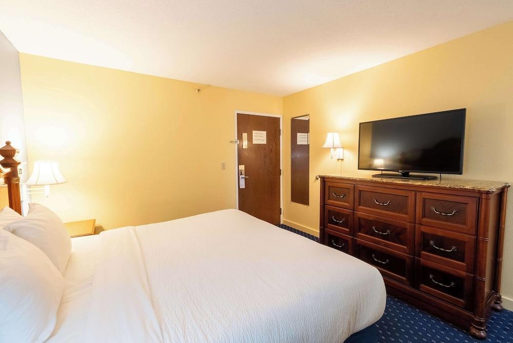 Fireside Inn & Suites - Belfast photo 51