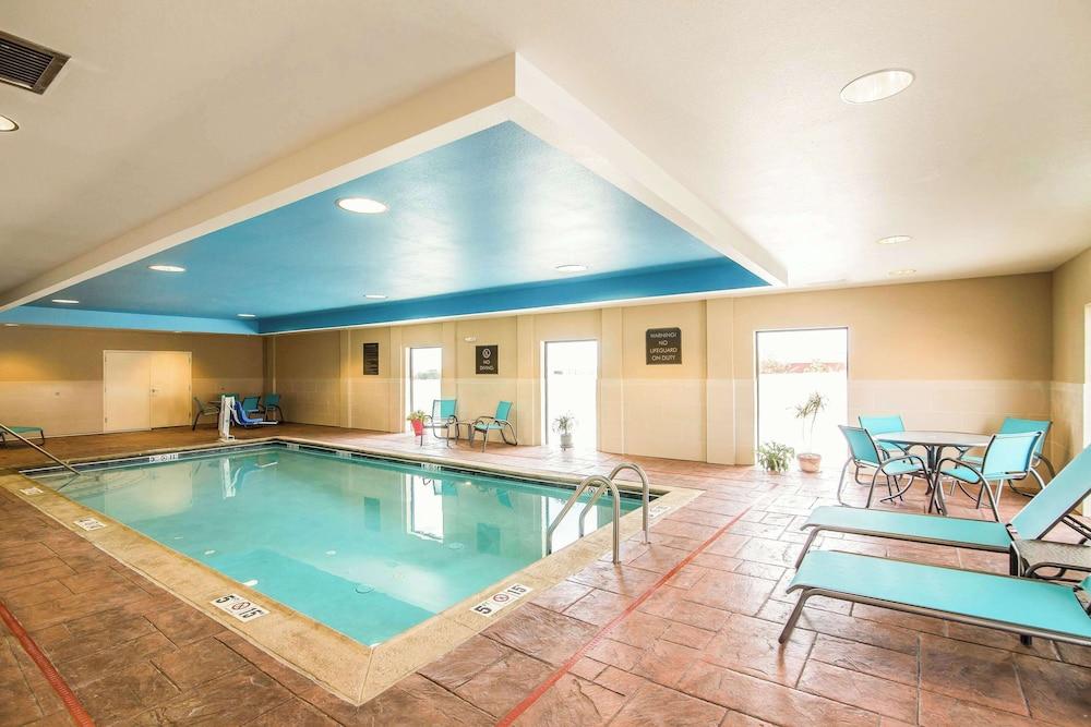 Comfort Suites Dodge City photo 29