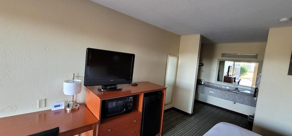 Quality Inn Ashburn photo 17