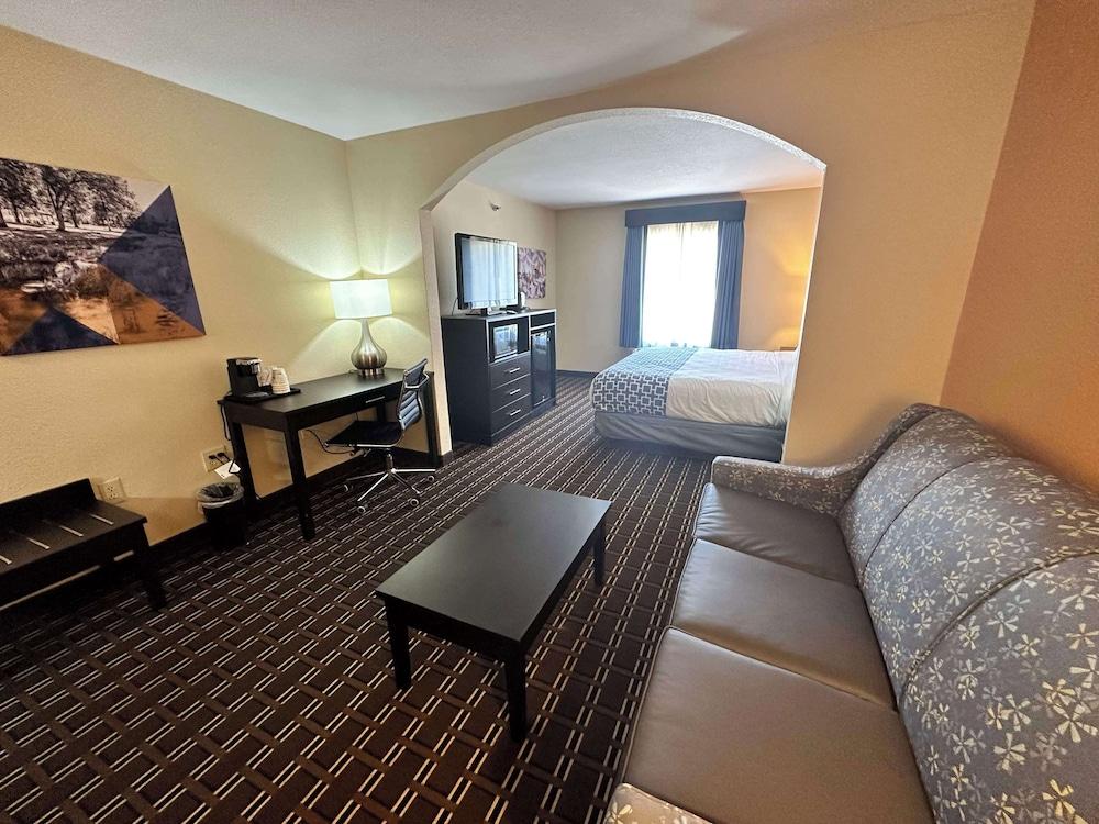 Best Western Plus Bass Hotel & Suites photo 4