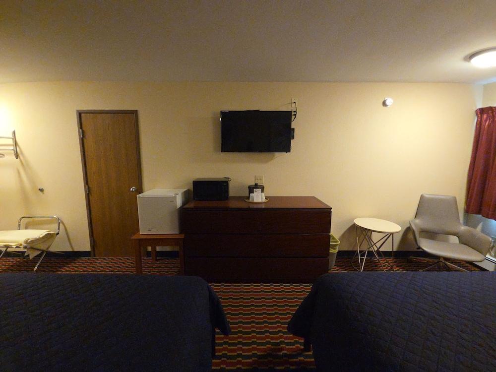 Chesaning Inn & Suites photo 72