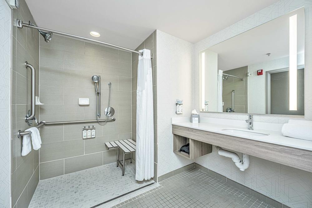 Holiday Inn Express & Suites Charleston Arpt-Conv Ctr Area photo 11