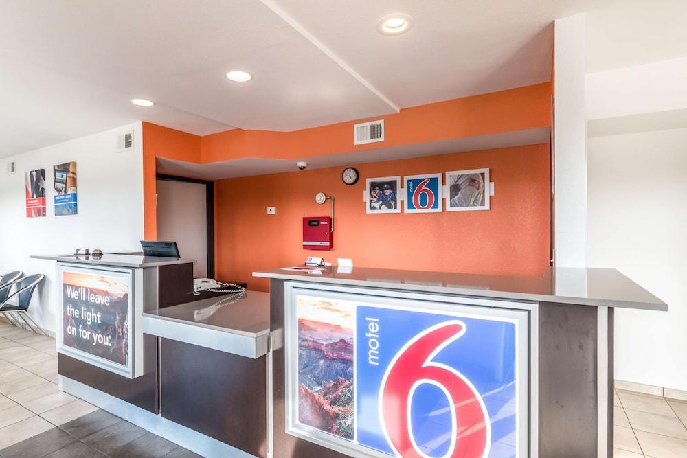 Motel 6 San Antonio, TX - South WW White Rd photo 3
