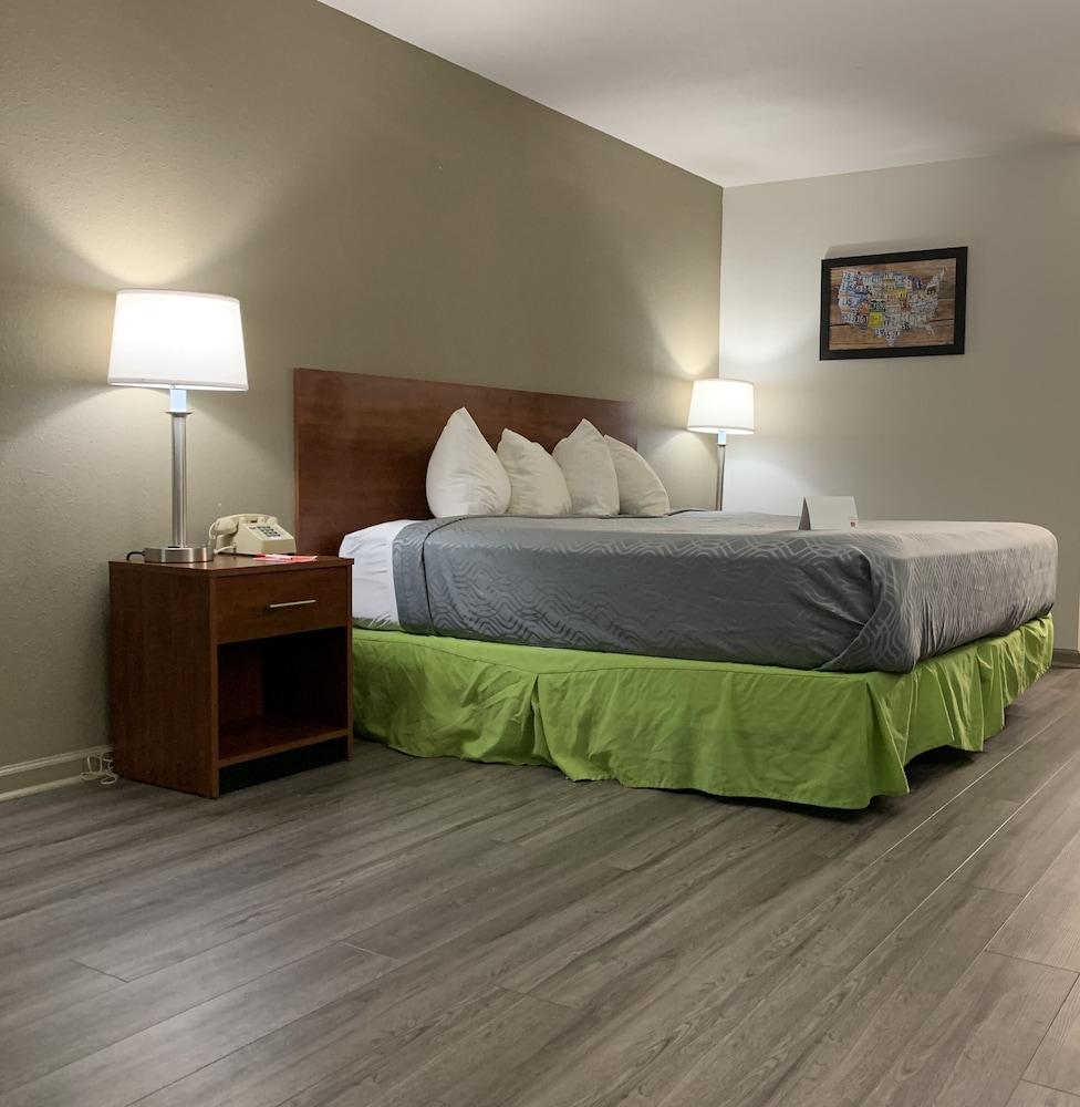 Econo Lodge Troy photo 31