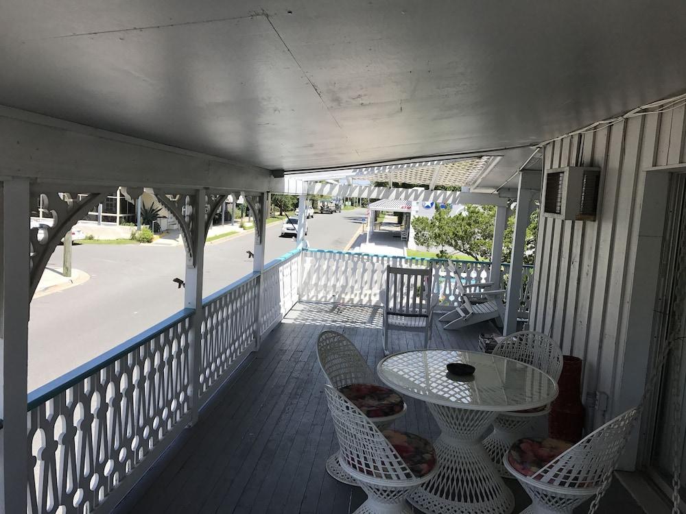 Cedar Inn photo 2
