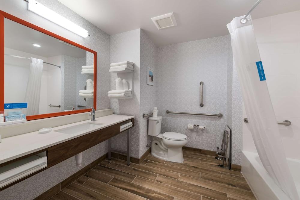 Hampton Inn Niles photo 16
