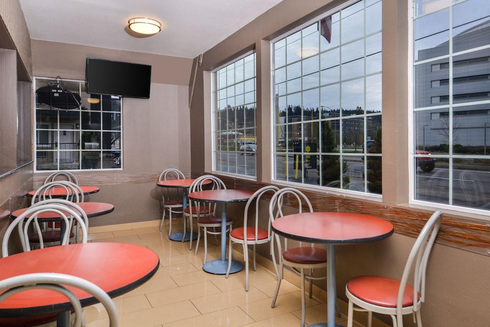 University Inn & Suites photo 27