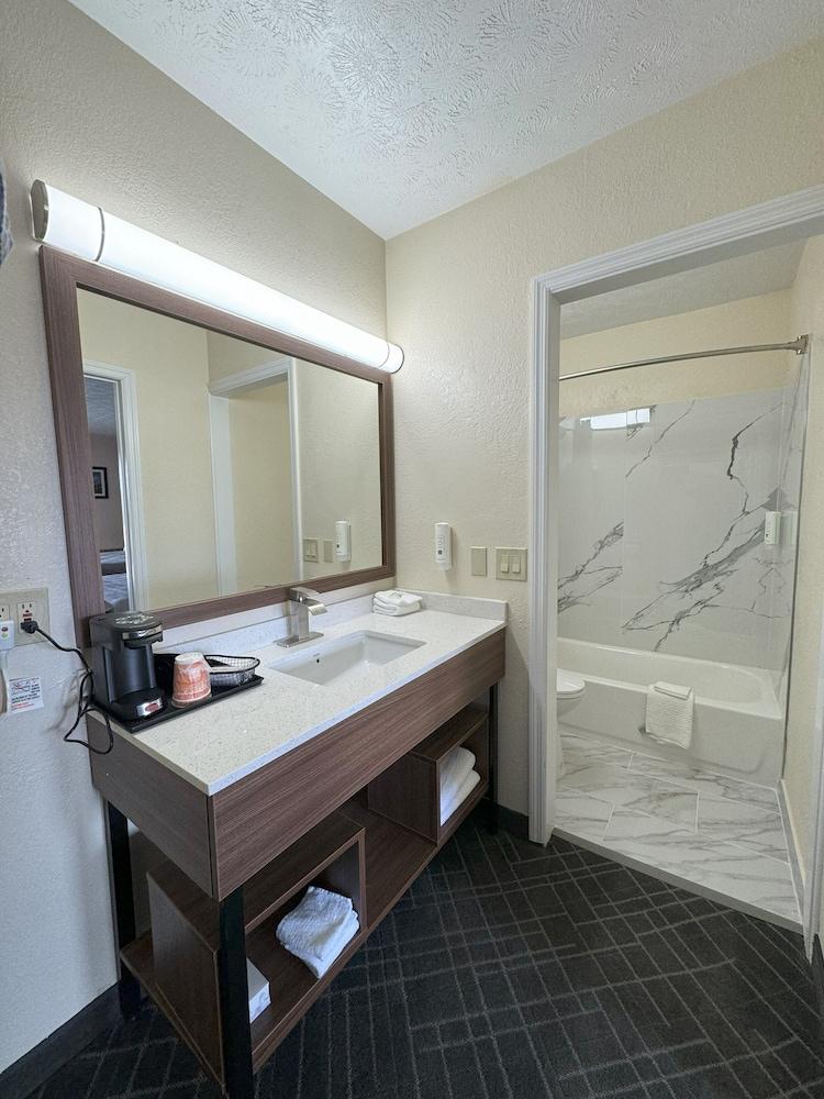 Quality Inn Mason Near Kings Island photo 26