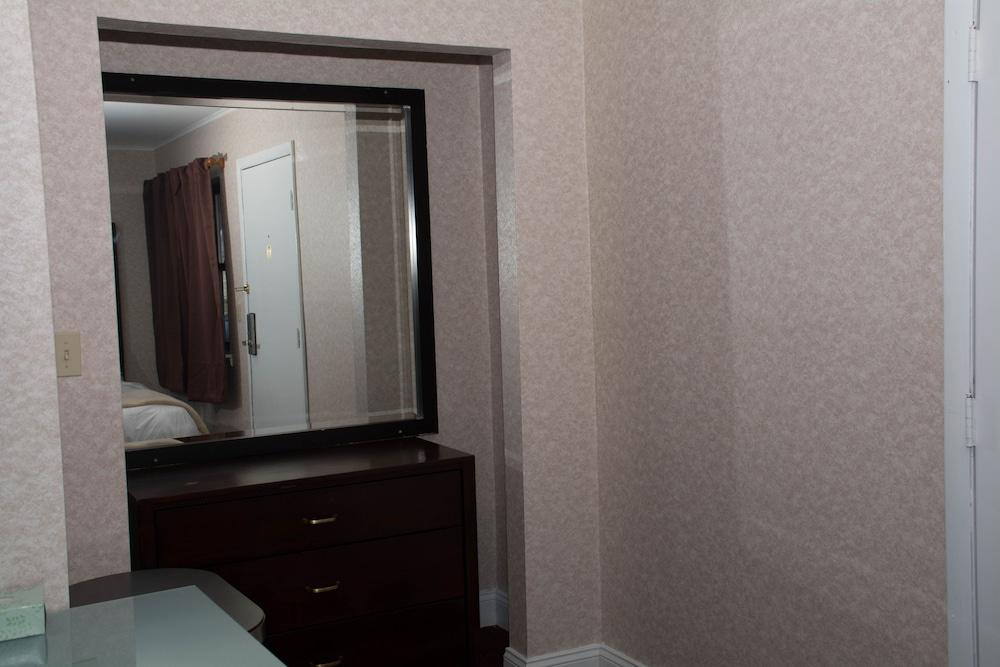 Atlantic Inn & Suites photo 47