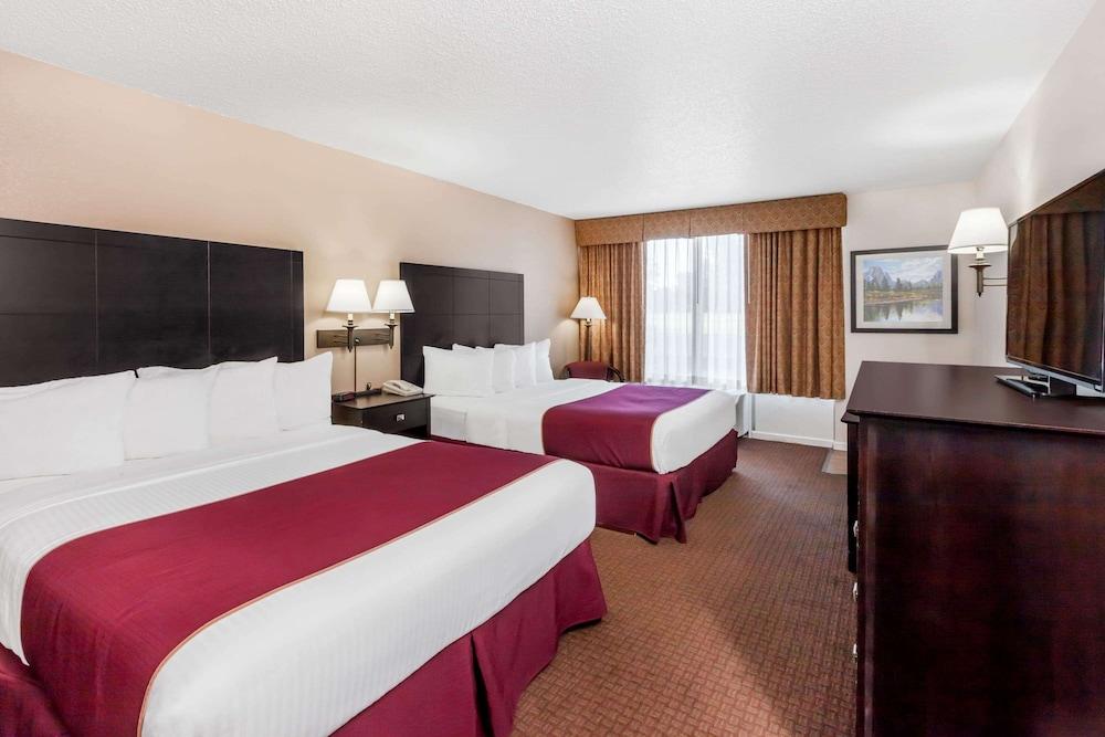 Quality Inn & Suites photo 14