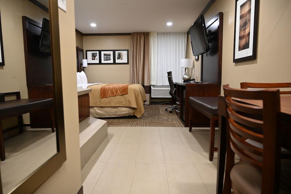 Giles Hotel Inn & Suites photo 6