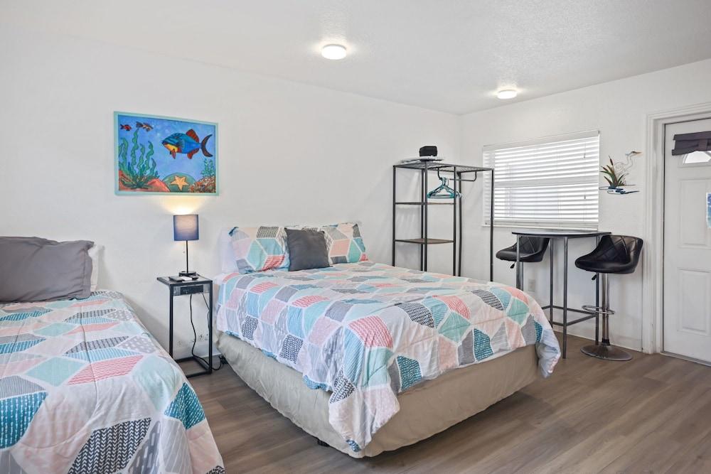 Sun Island Motel photo 39